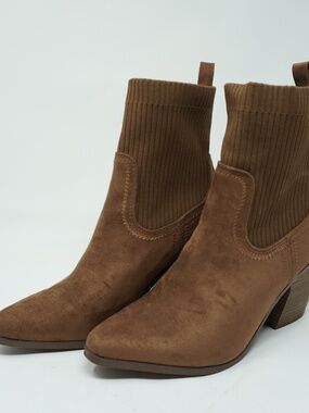 NEW Universal Thread Kinley Faux Suede Heeled Western Style Pull On Ankle Boots
